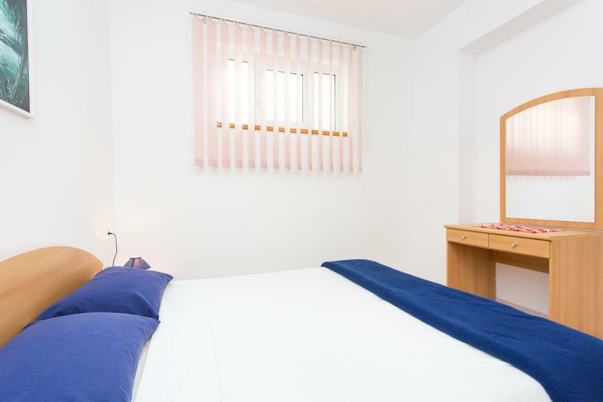 2-Bedroom Apartment 300M From Beach In Punat Exterior foto